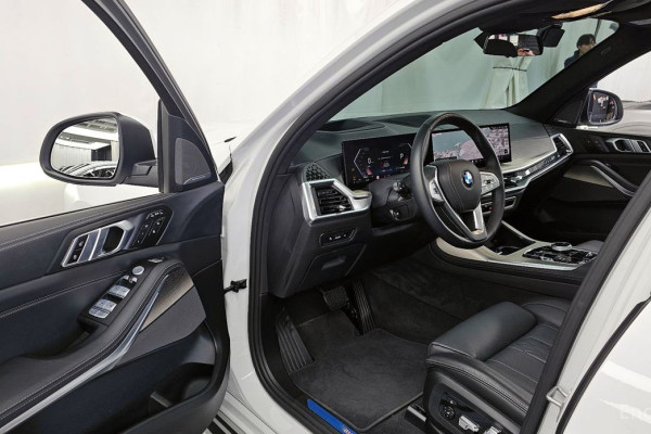 2025 BMW X7 с пробегом 9 697 км