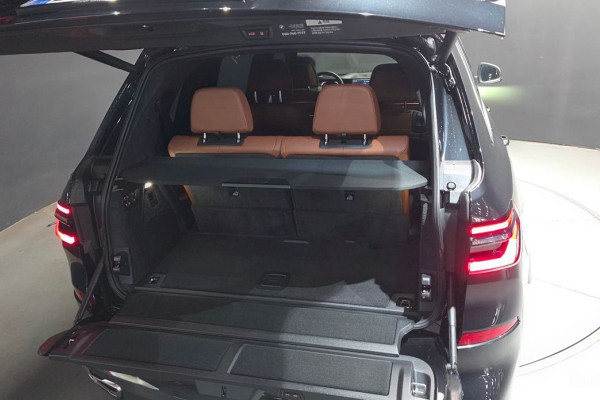 2025 BMW X7 с пробегом 13 184 км