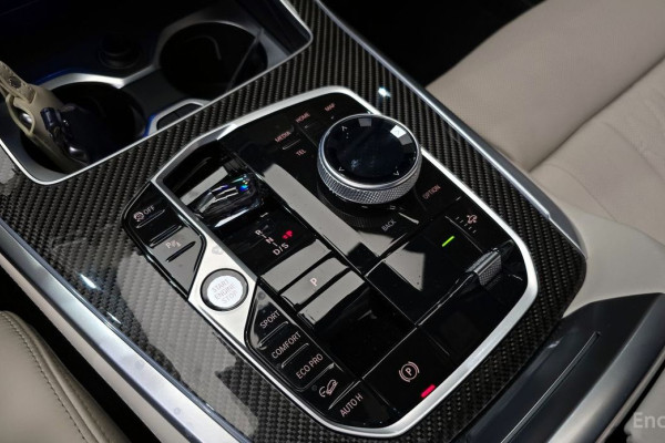 2025 BMW X7 с пробегом 7 958 км