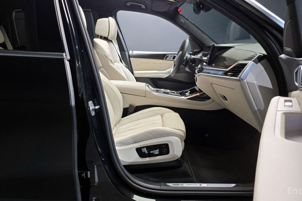 2025 BMW X7 с пробегом 7 958 км