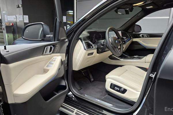 2025 BMW X7 с пробегом 7 958 км