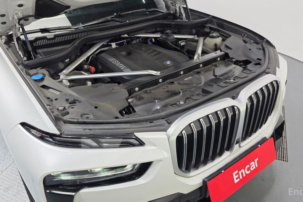 2025 BMW X7 с пробегом 23 964 км