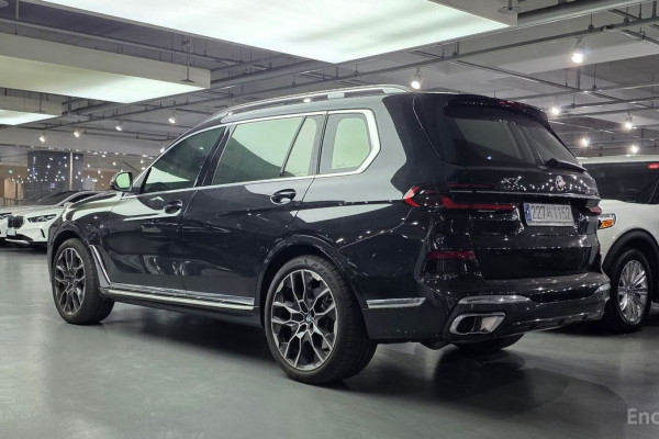 2025 BMW X7 с пробегом 11 000 км