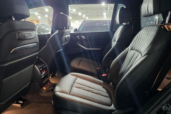 2025 BMW X7 с пробегом 11 000 км