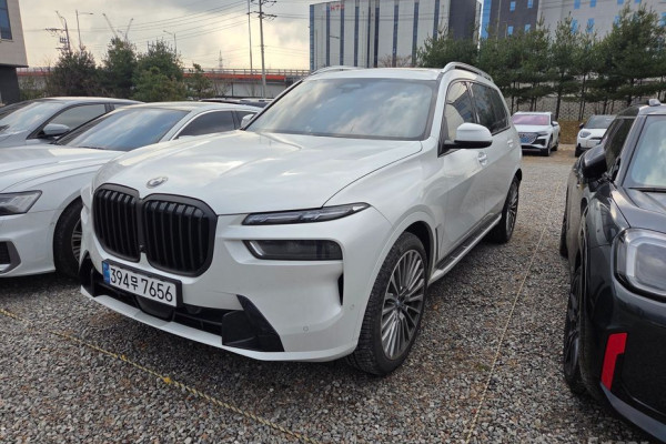 2025 BMW X7 с пробегом 8 162 км