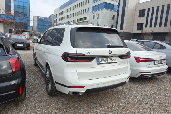 2025 BMW X7 с пробегом 8 162 км