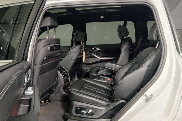 2025 BMW X7 с пробегом 7 517 км