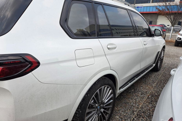 2025 BMW X7 с пробегом 8 162 км