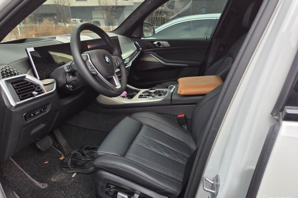 2025 BMW X7 с пробегом 8 162 км