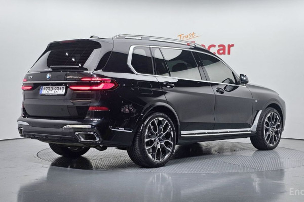 2025 BMW X7 с пробегом 17 860 км