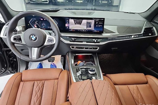 2025 BMW X7 с пробегом 5 734 км