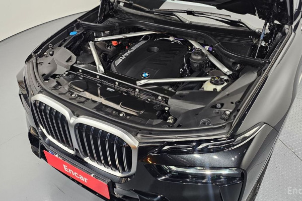 2025 BMW X7 с пробегом 17 860 км