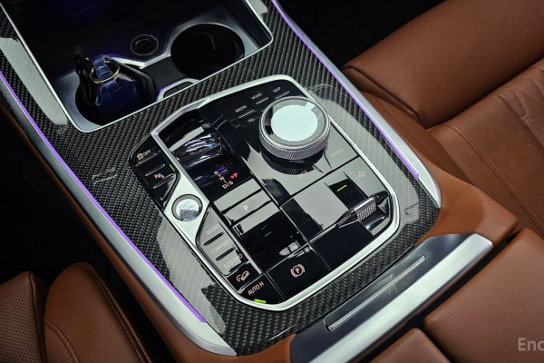 2025 BMW X7 с пробегом 17 860 км