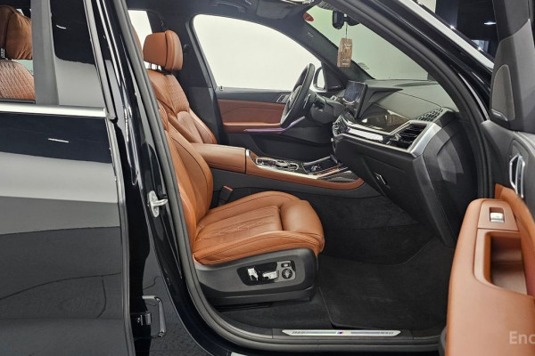 2025 BMW X7 с пробегом 17 860 км