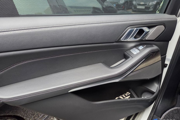 2025 BMW X7 с пробегом 8 162 км