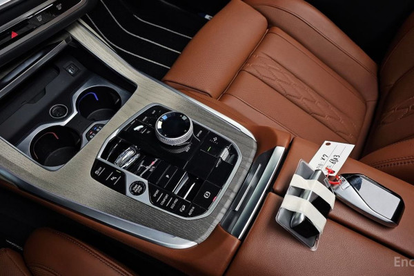 2025 BMW X7 с пробегом 5 716 км