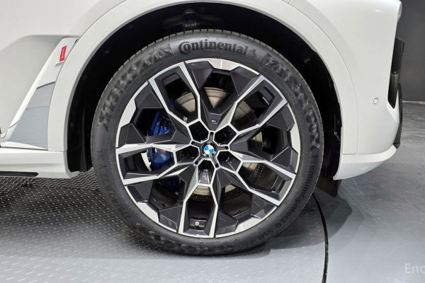 2025 BMW X7 с пробегом 23 км