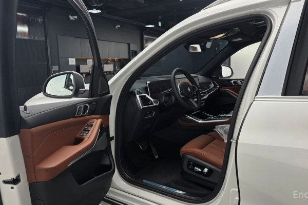 2025 BMW X7 с пробегом 23 км
