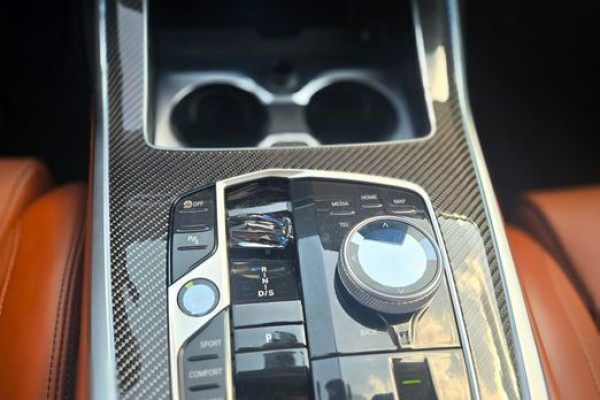 2025 BMW X7 с пробегом 6 000 км