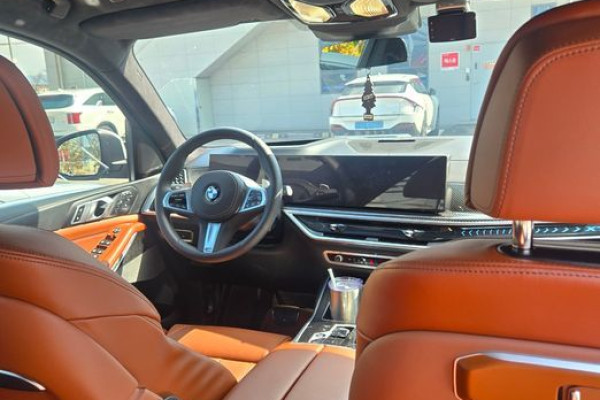 2025 BMW X7 с пробегом 6 000 км