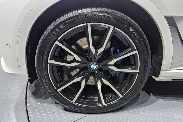 2022 BMW X7 с пробегом 106 094 км