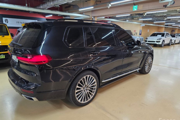 2022 BMW X7 с пробегом 77 000 км