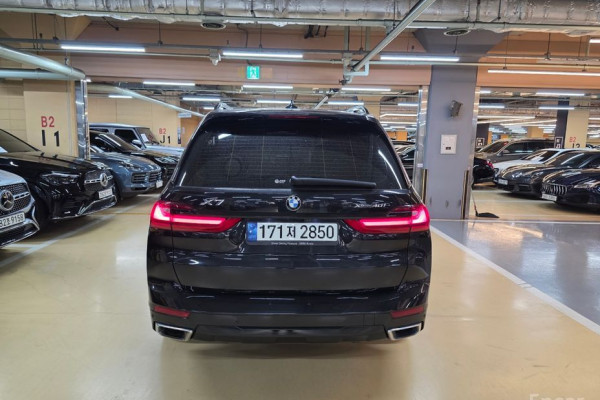 2022 BMW X7 с пробегом 77 000 км