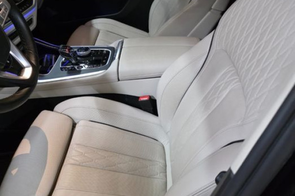 2022 BMW X7 с пробегом 77 000 км