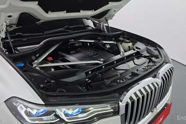 2022 BMW X7 с пробегом 28 932 км