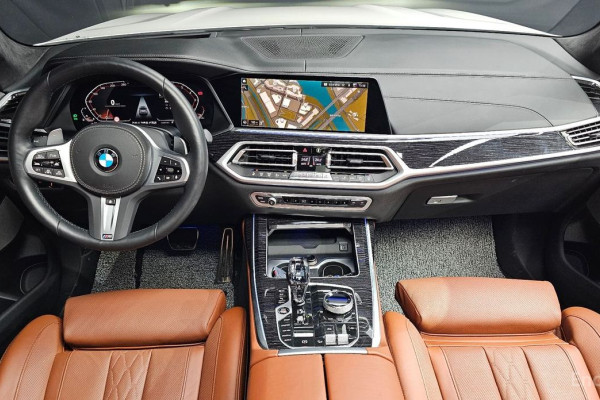 2022 BMW X7 с пробегом 13 913 км