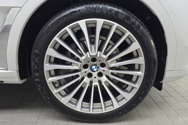 2022 BMW X7 с пробегом 15 872 км