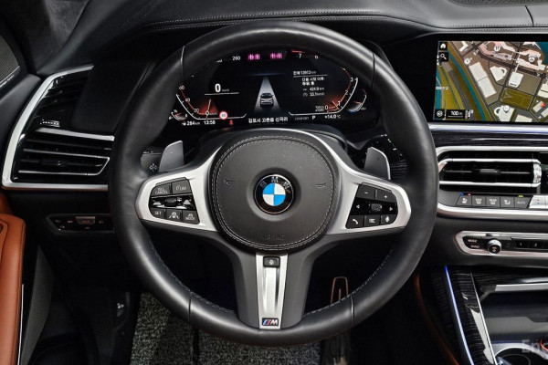 2022 BMW X7 с пробегом 13 913 км