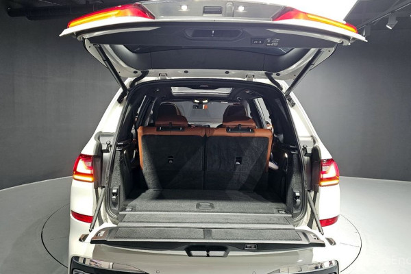 2022 BMW X7 с пробегом 13 913 км