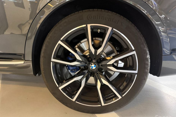 2022 BMW X7 с пробегом 23 616 км