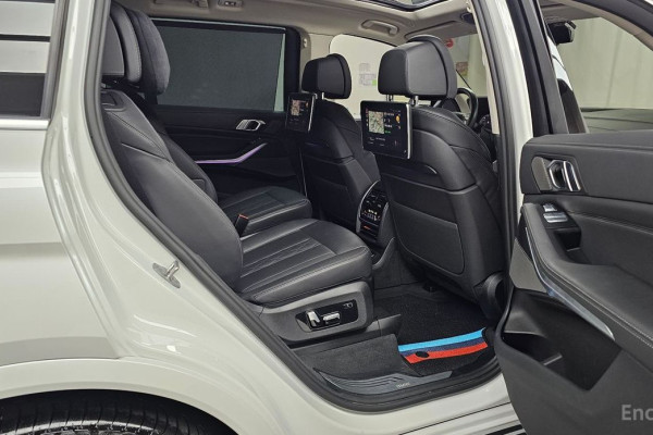 2022 BMW X7 с пробегом 23 573 км
