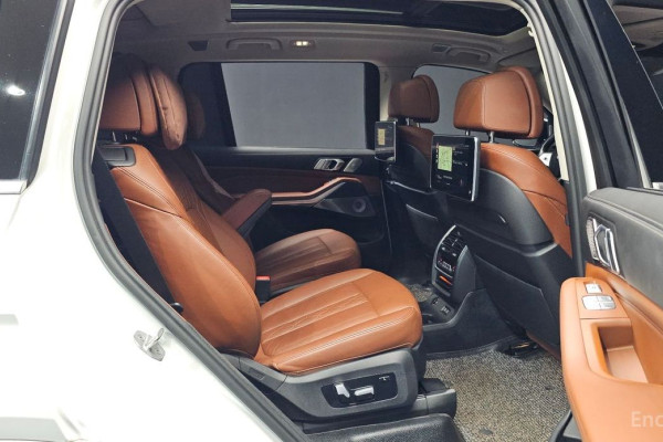 2022 BMW X7 с пробегом 113 857 км