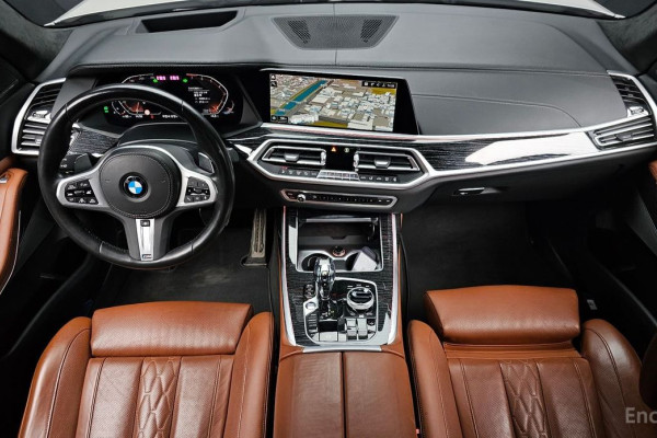 2022 BMW X7 с пробегом 43 664 км