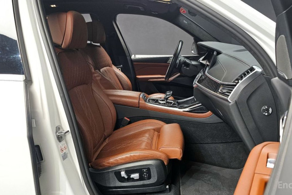 2022 BMW X7 с пробегом 43 664 км