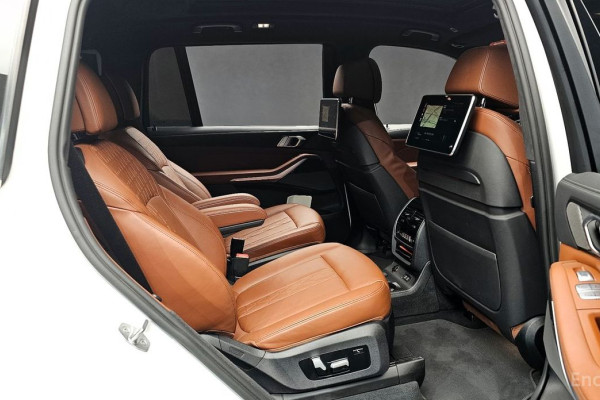 2022 BMW X7 с пробегом 43 664 км
