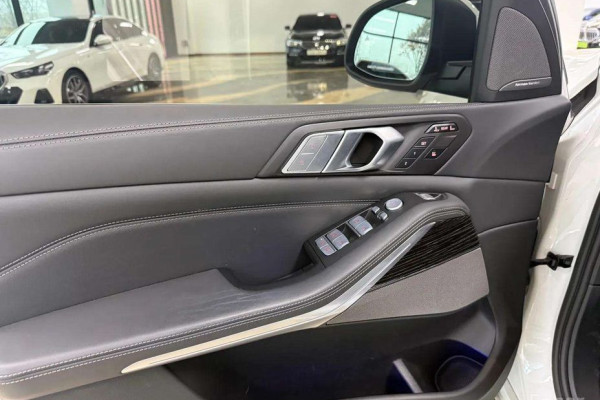 2022 BMW X7 с пробегом 31 086 км