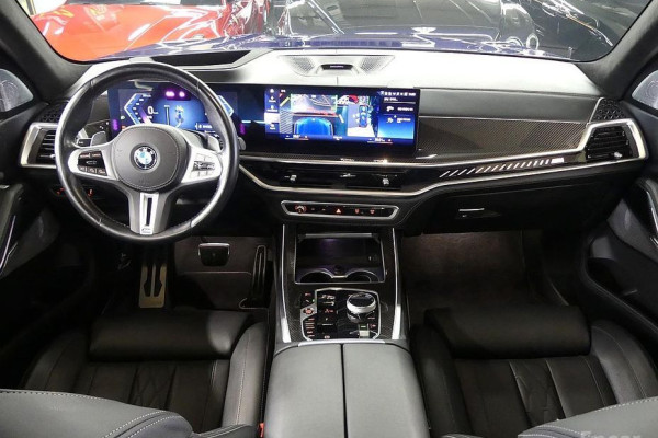 2022 BMW X7 с пробегом 27 497 км