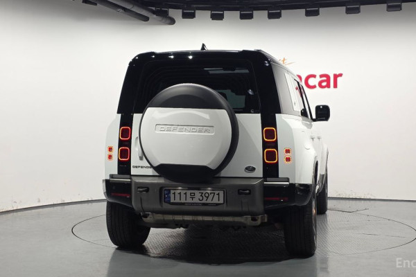 2023 Land Rover Defender с пробегом 32 215 км