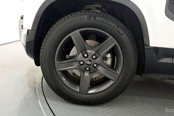 2023 Land Rover Defender с пробегом 32 215 км