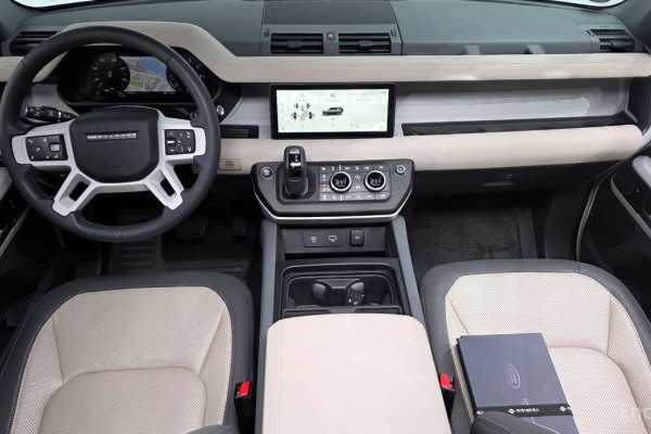 2023 Land Rover Defender с пробегом 32 215 км