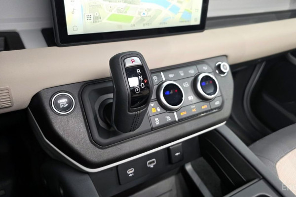 2023 Land Rover Defender с пробегом 32 215 км