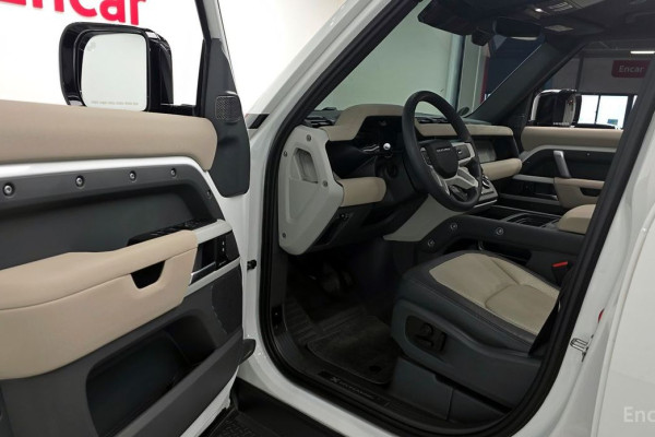 2023 Land Rover Defender с пробегом 32 215 км