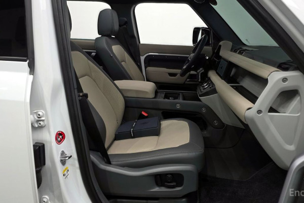 2023 Land Rover Defender с пробегом 32 215 км