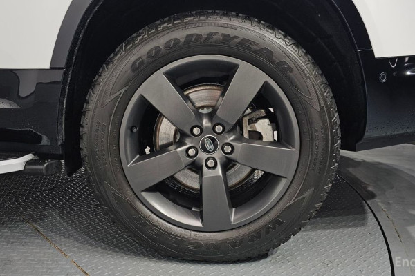 2023 Land Rover Defender с пробегом 24 985 км