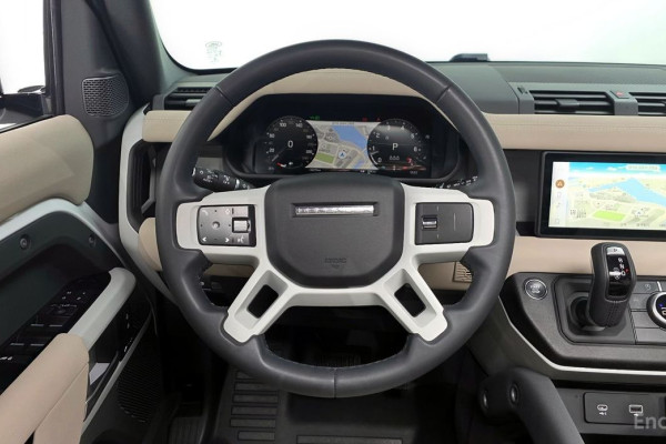 2023 Land Rover Defender с пробегом 32 215 км