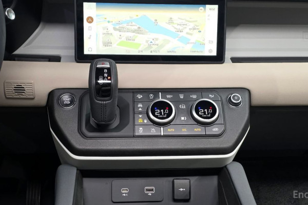 2023 Land Rover Defender с пробегом 32 215 км